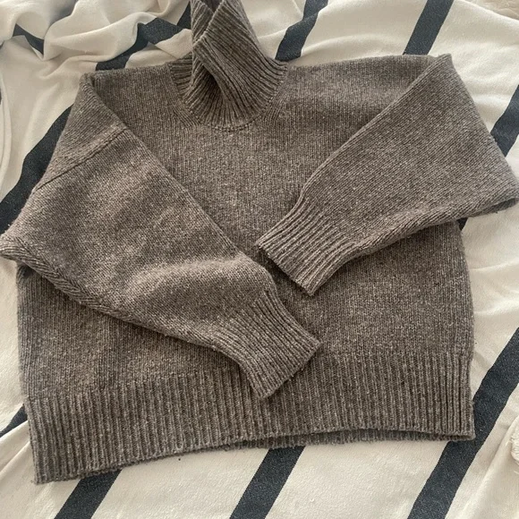 Babaa 17 in dark mist. - Picture 2 of 2